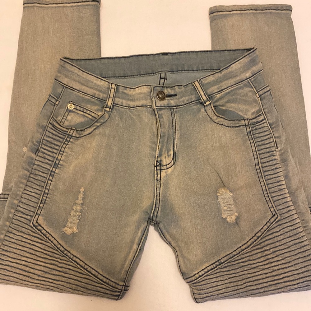 Fredd Marshall Distressed Sninny Jeans